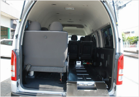 バス型霊柩車　内装